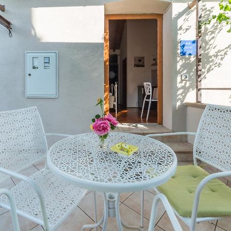 Apartmani Bugenvilija Brbinj Exteriér fotografie