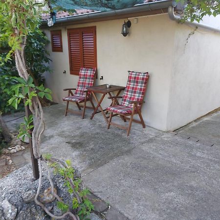 Apartmani Bugenvilija Brbinj Exteriér fotografie