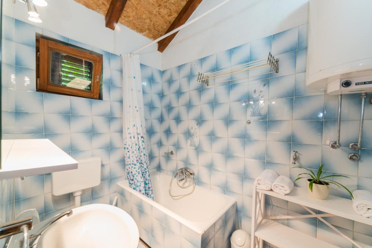 Apartmani Bugenvilija Brbinj Exteriér fotografie