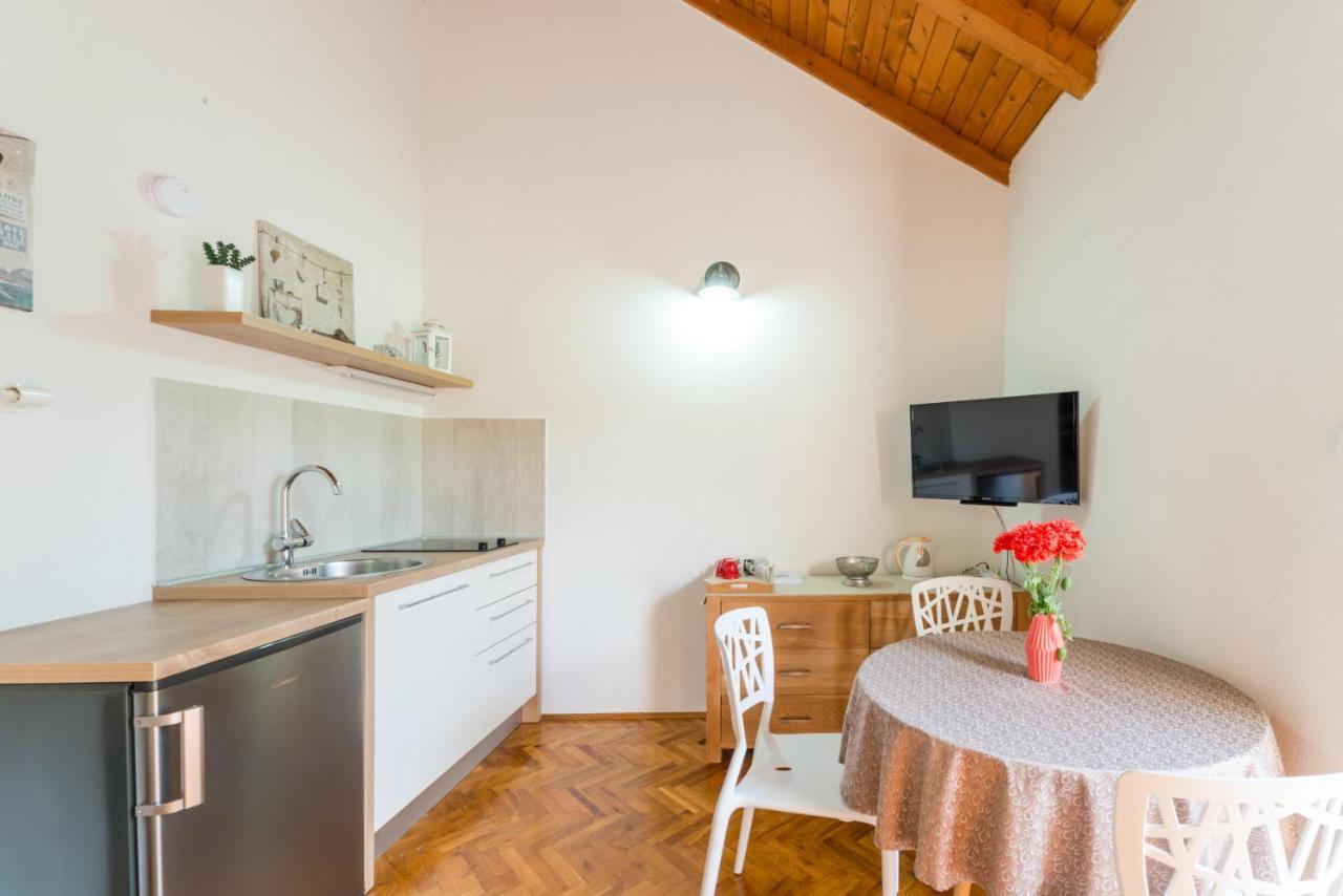 Apartmani Bugenvilija Brbinj Exteriér fotografie