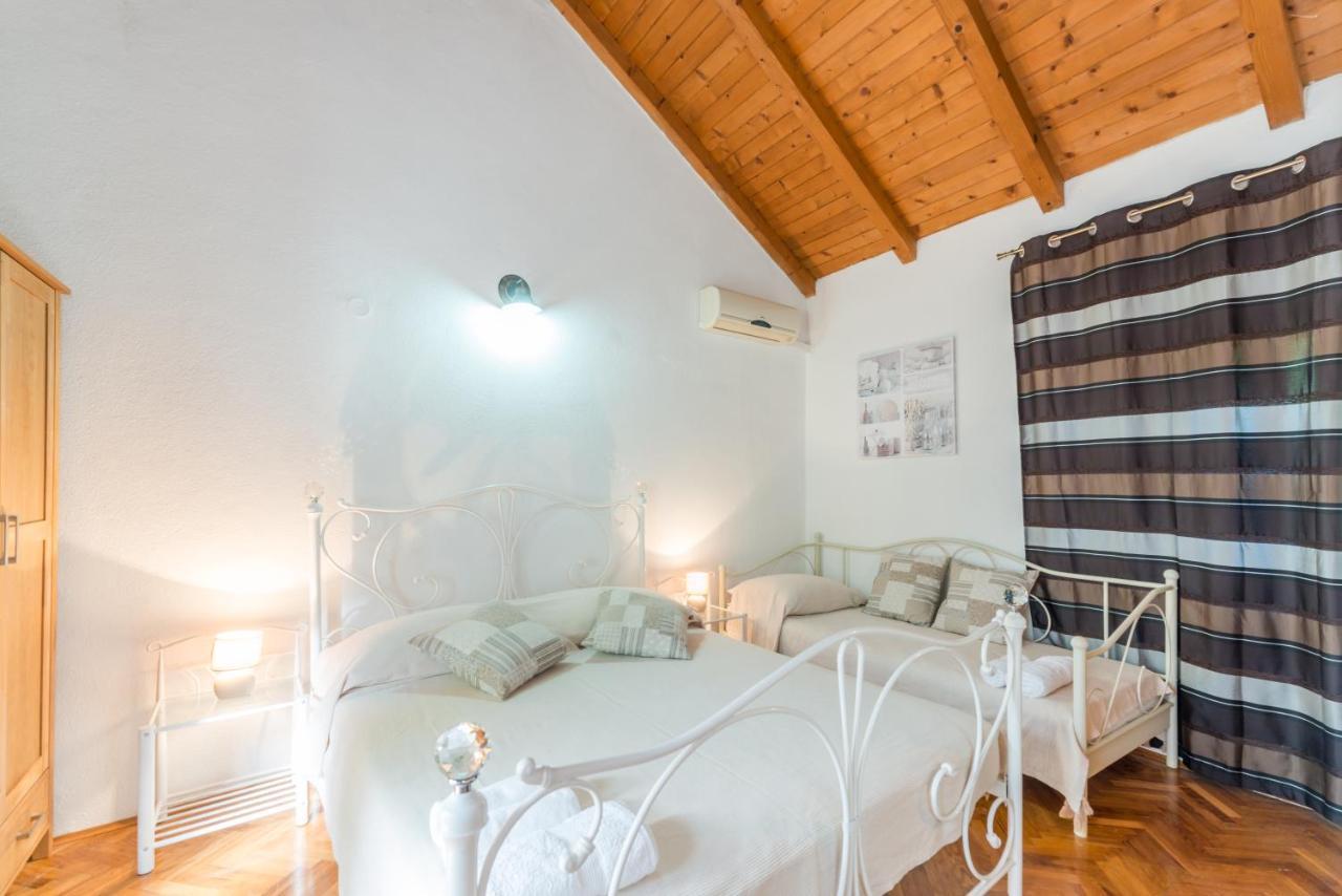 Apartmani Bugenvilija Brbinj Exteriér fotografie