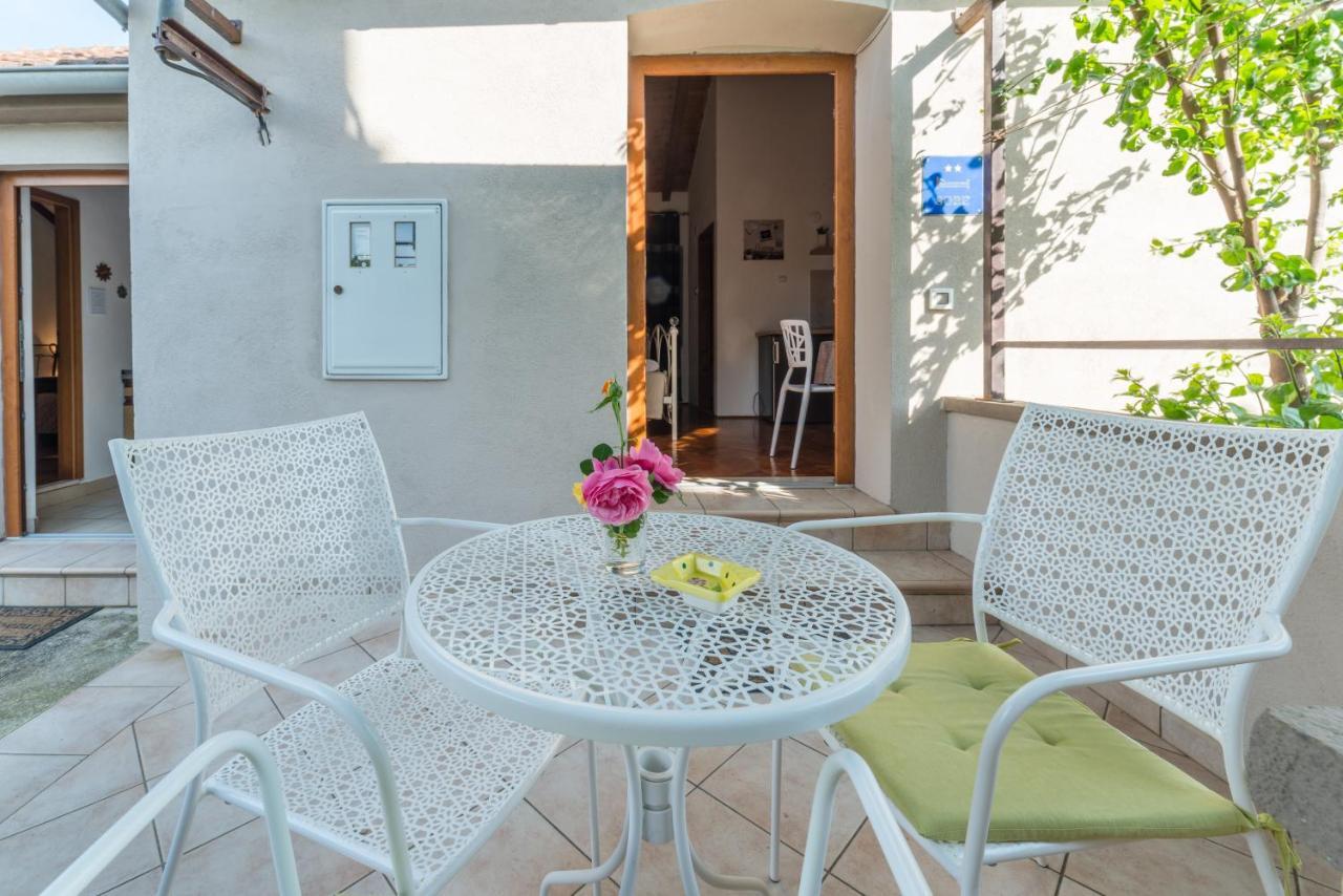 Apartmani Bugenvilija Brbinj Exteriér fotografie