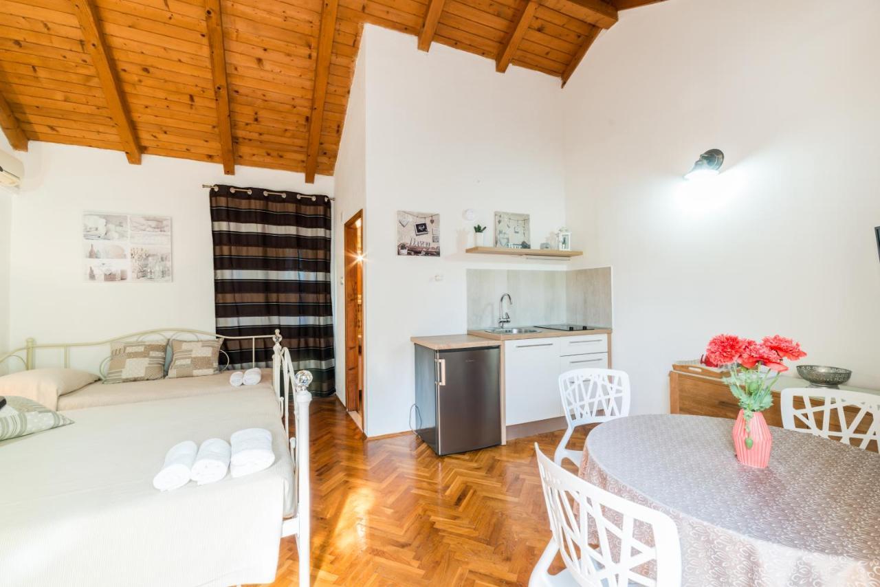 Apartmani Bugenvilija Brbinj Exteriér fotografie