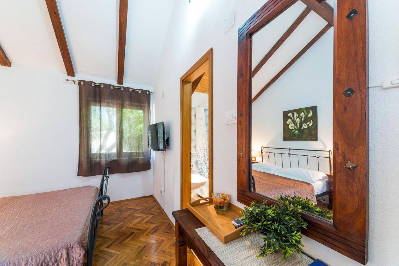 Apartmani Bugenvilija Brbinj Exteriér fotografie